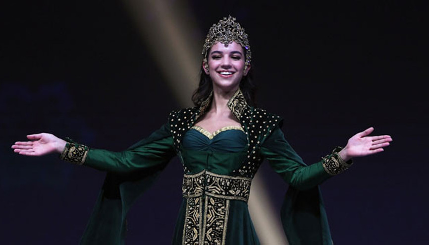 Miss Universete Hürrem Sultan rüzgarı esti