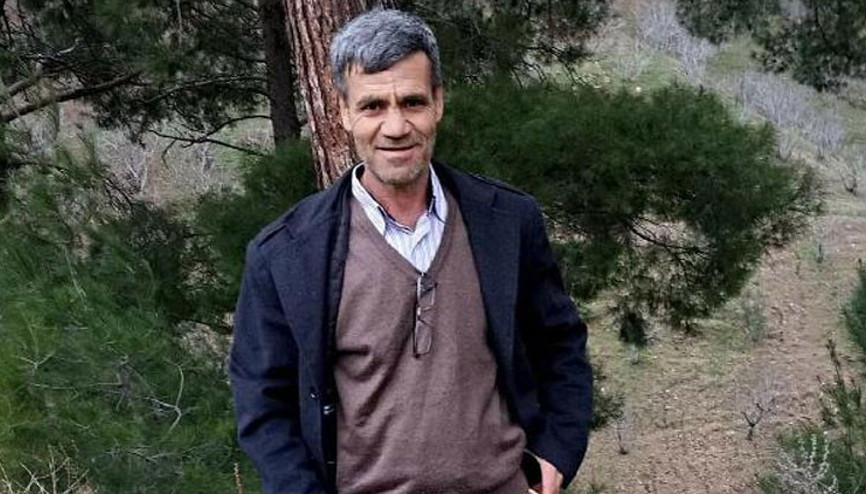 Ormandan toplayıp yedi... Yaşam savaşı veriyor