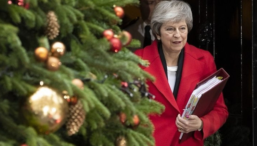 İngiltere Başbakanı Theresa Maya güven oyu