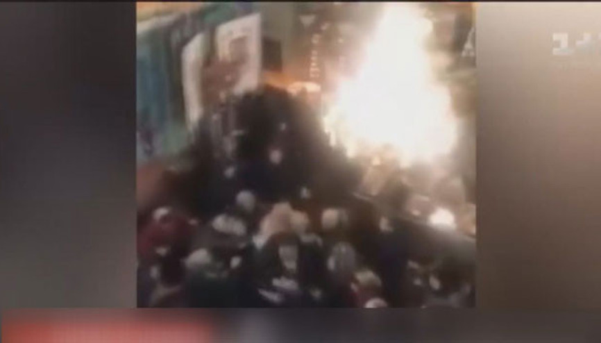 Ukraynada kilisede rahipler birbirine girdi