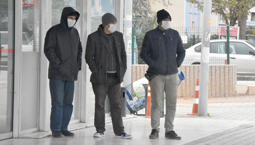 İzmirde kimyasal zehirlenme alarmı İzmirde kimyasal zehirlenme alarmı