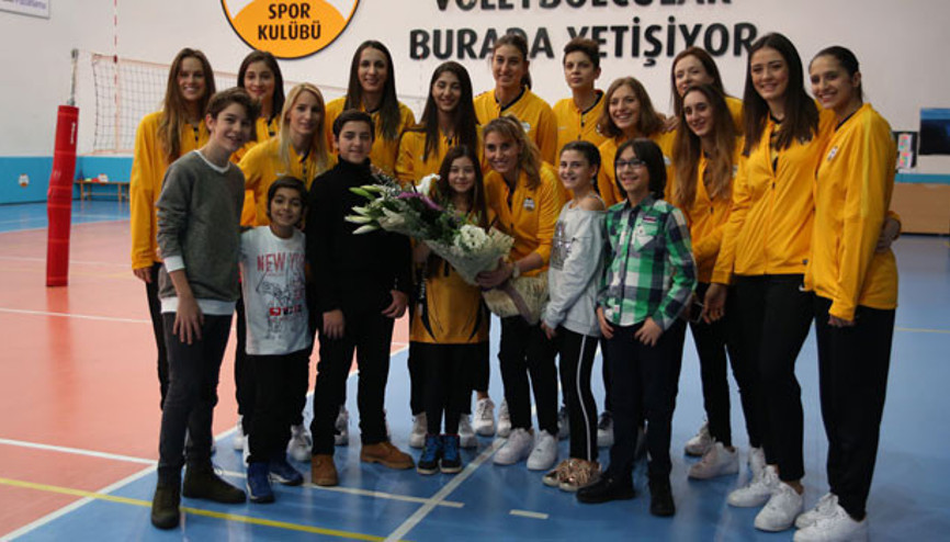 Vakıfbank Kadın Voleybol Takımını tebrik ettiler