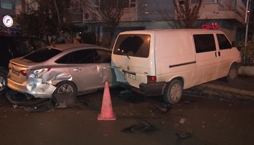 Alkollü olduğu öne sürülen sürücü 9 araca çarptı