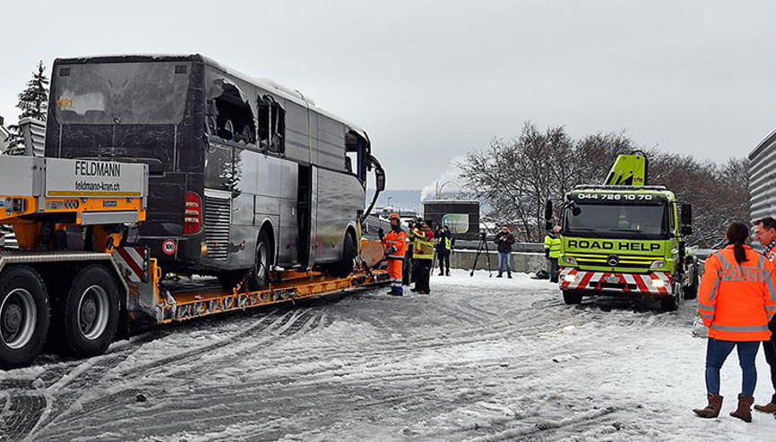 İsviçrede turistleri taşıyan otobüs kaza yaptı: 1 ölü, 44 yaralı