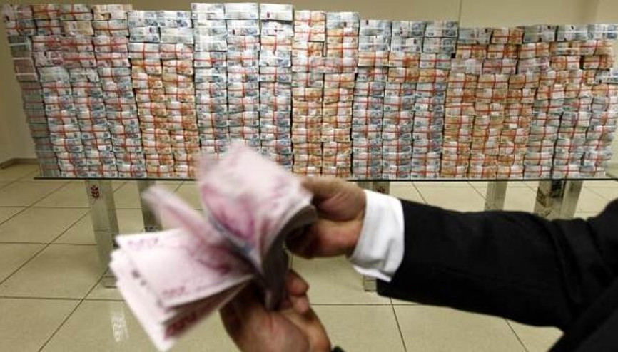 Hazine 1,5 milyar lira borçlandı