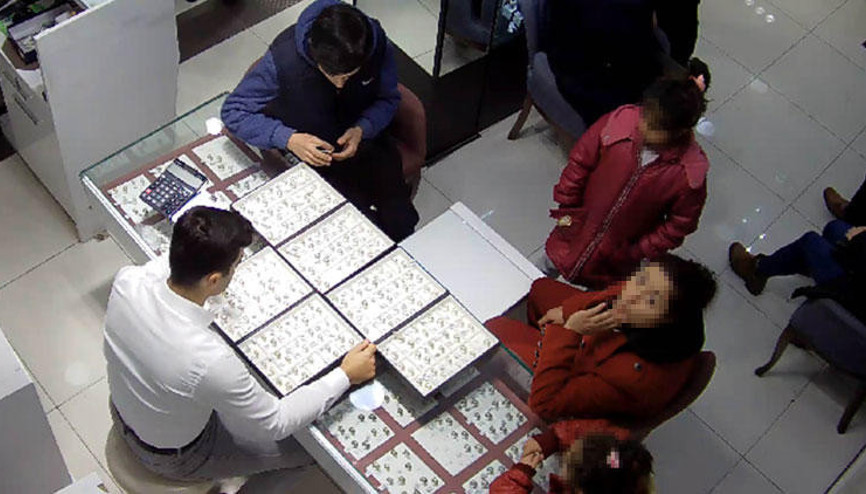 Çocuklara alyans çaldıran çift aranıyor