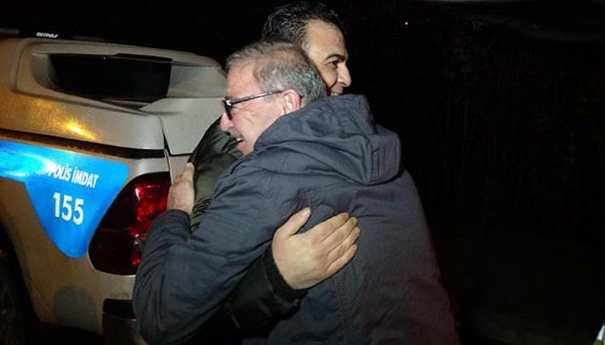 Alkollü yakalandı, denetim sözü alınca polise sarıldı