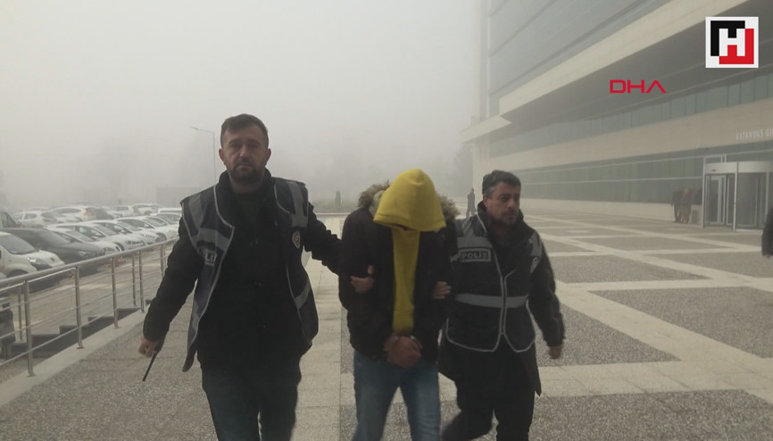 Sahte polis, sebepsizce eve girip arama yapmış