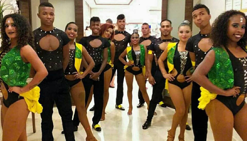 Kolombiyalı dansçılar 12 gündür Atatürk Havalimanında mahsur