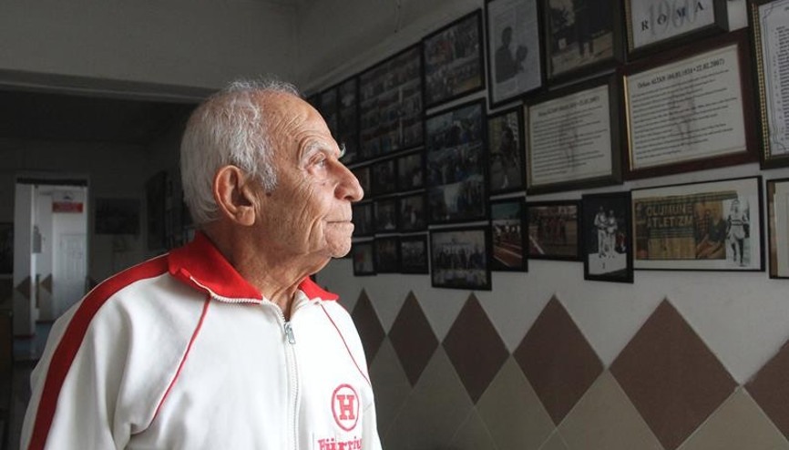 Türkiyenin lisanslı en yaşlı atleti