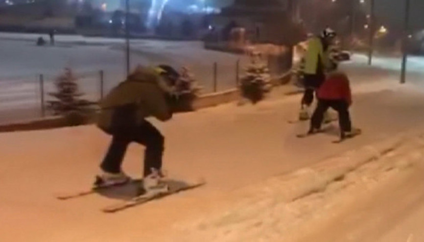 Erzurumlu kayakçılar şehre indi