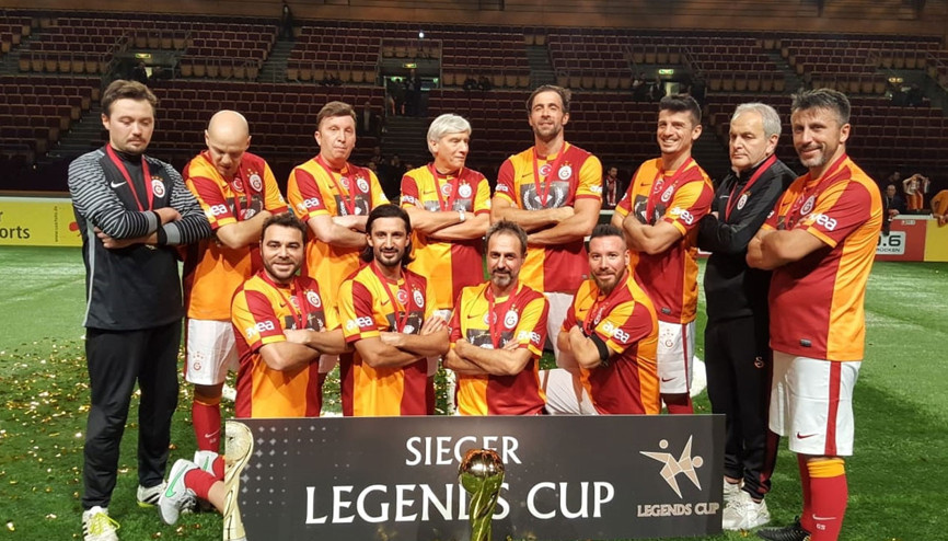 Galatasaraylı veteranlar Almanyada şampiyon oldu