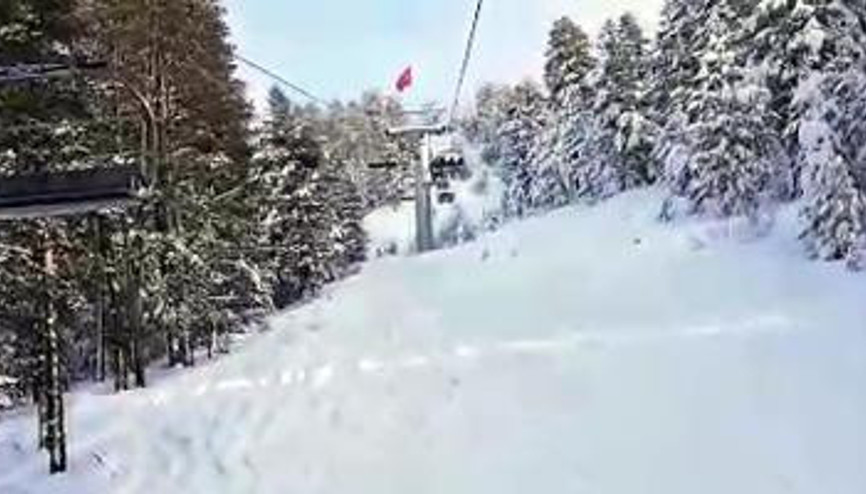 Sarıkamıştaki telesiyej hattında arıza oldu, zirvede 2,5 saat mahsur kaldılar Sarıkamıştaki telesiyej hattında arıza oldu, zirvede 2,5 saat mahsur kaldılar