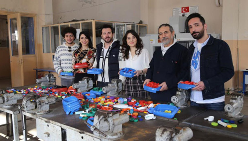 Ünlü sunucudan anlamlı hareket