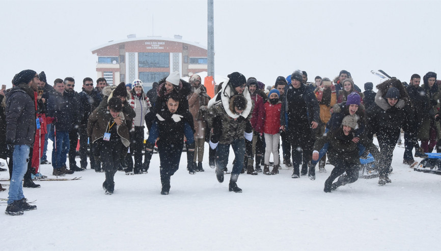 Resmen akın ettiler Adım atacak yer kalmadı...