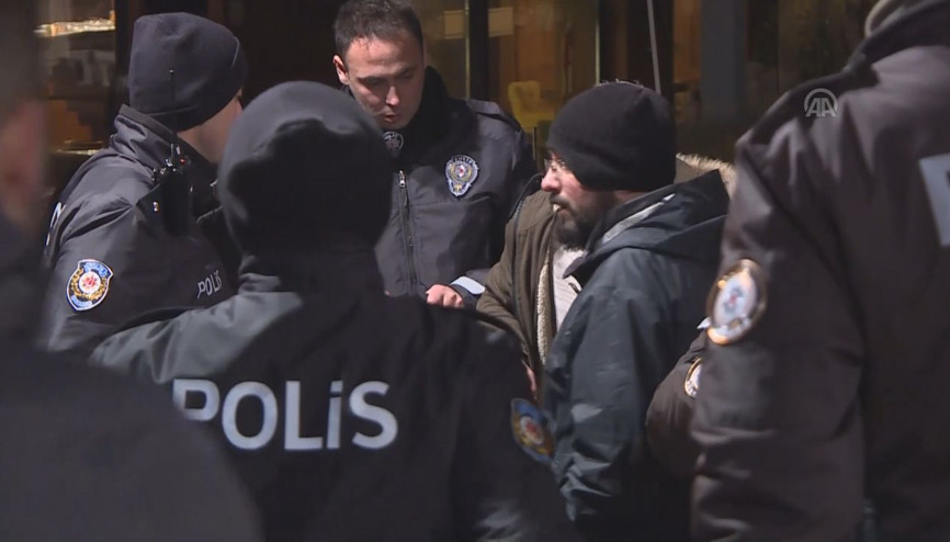 Yardım çığlığı atan kadın 4üncü kattan düşerek öldü