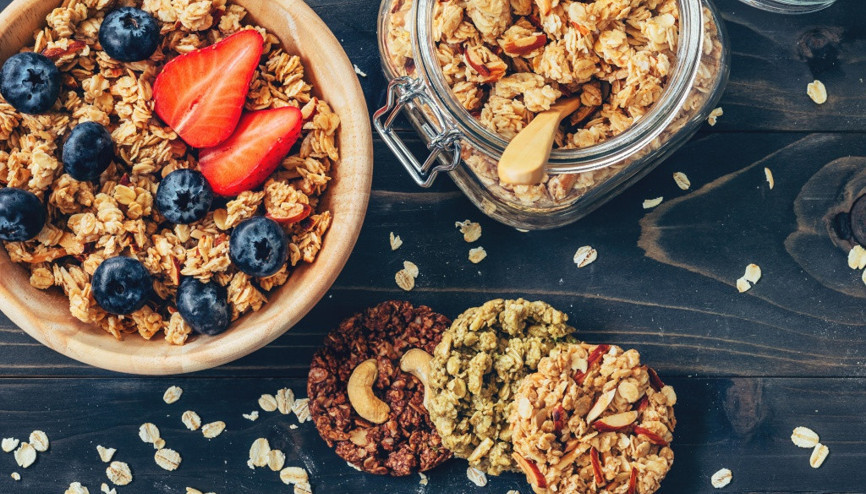 İster Kahvaltıda İster Ara Öğünde: Granola Tarifi İster Kahvaltıda İster Ara Öğünde: Granola Tarifi