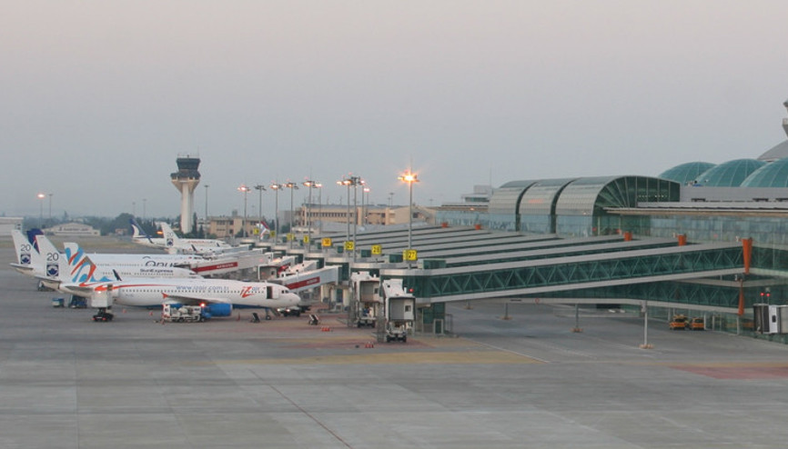 Adnan Menderes Havalimanı’na sis çöktü Seferler aksıyor