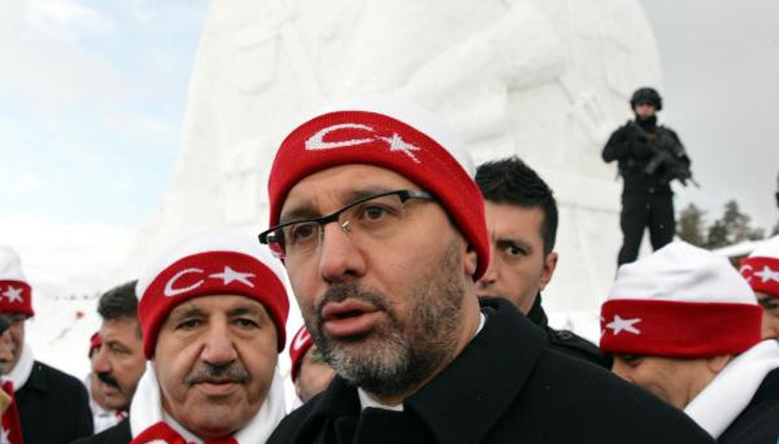 Şehit Mehmetçiklerin kardan heykellerine yoğun ilgi Şehit Mehmetçiklerin kardan heykellerine yoğun ilgi