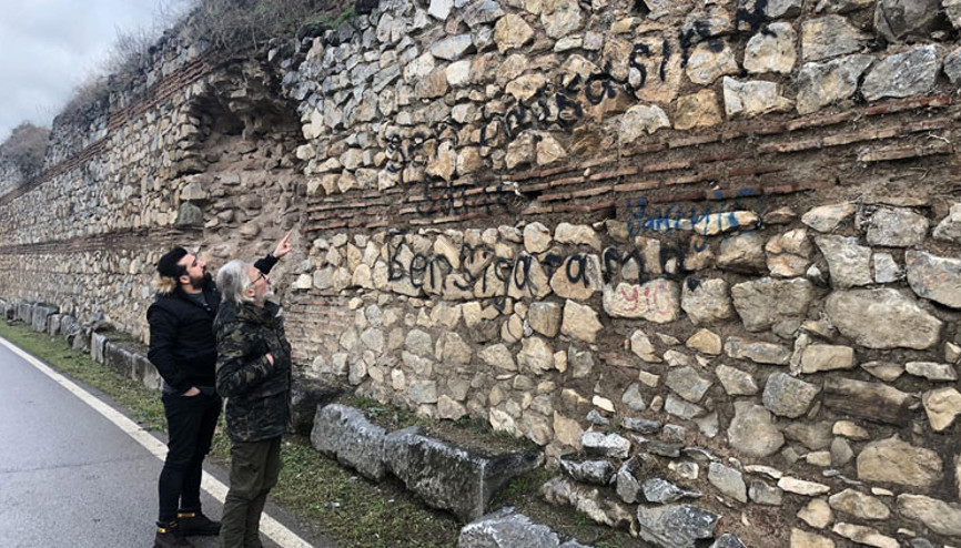 Hangi kendini bilmezin işidir, merak ediyorum Hangi kendini bilmezin işidir, merak ediyorum