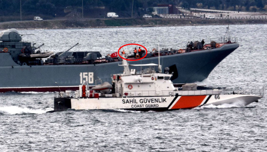 Rus savaş gemisi  Çanakkale Boğazından geçerken dikkat çeken detay