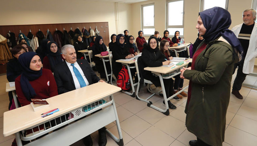 Binali Yıldırımdan sürpriz okul ziyareti
