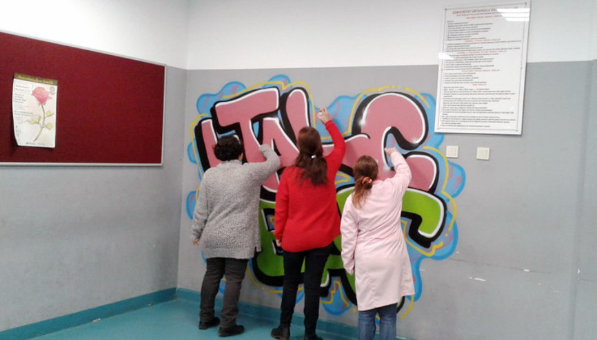 Okul duvarlarına grafiti dokunuşu