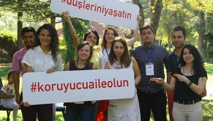 Koruma altındaki çocuk ve gençler ile ilgili çalışmalar gerçekleştiren derneğin adı nedir