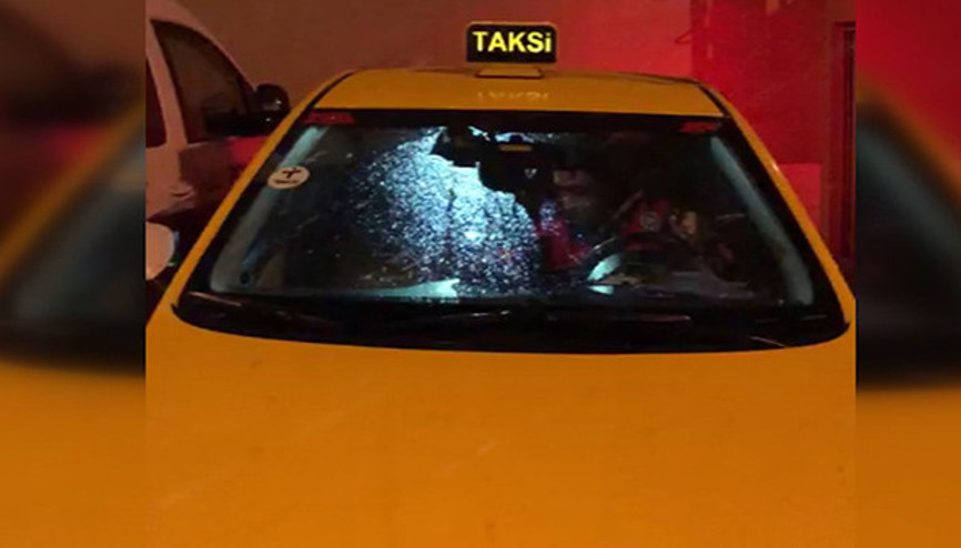 Torbacı taksicinin kumandalı özel bölmesinden uyuşturucu fışkırdı