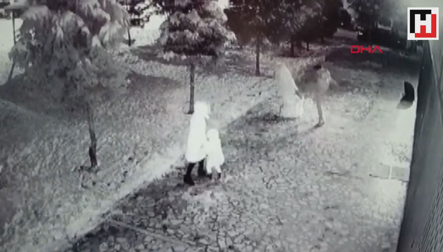 Kardan adamı tekme ve yumrukla yıktılar