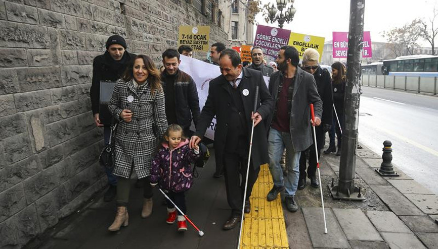 Beyaz baston yürüyüşü