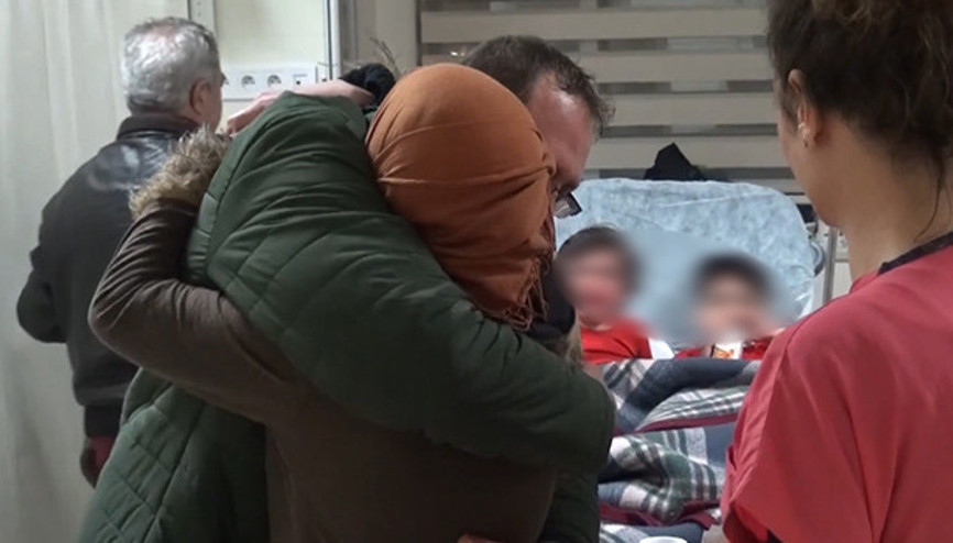 Kuşadasında göçmenlerin bulunduğu lastik bot su aldı
