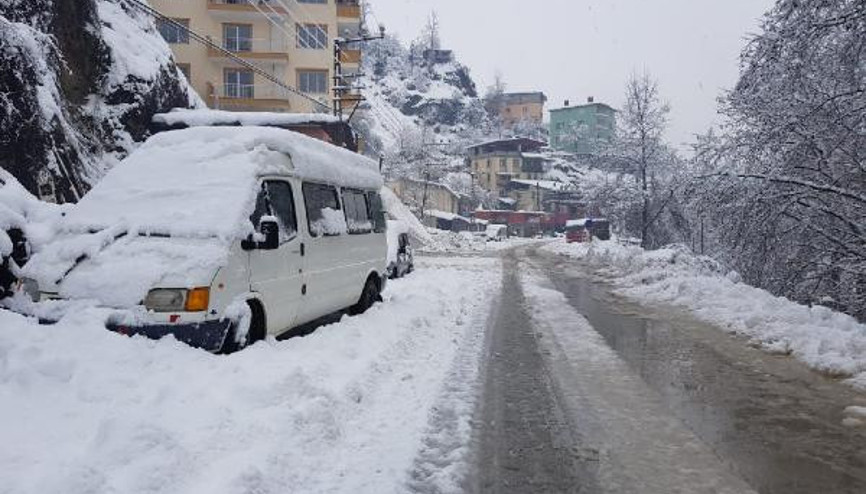 Adanada 5 evin çatısı çöktü Adanada 5 evin çatısı çöktü