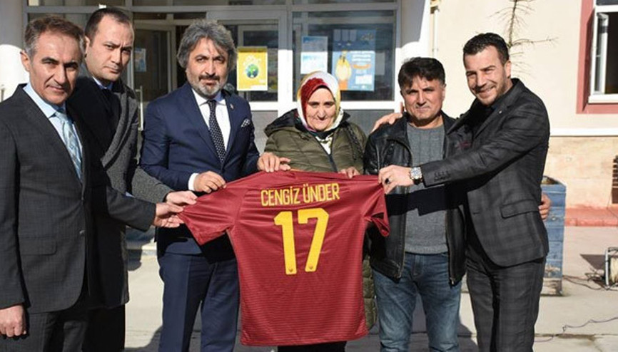 Cengiz Ünderden Başkan Osman Kılıç’a forma