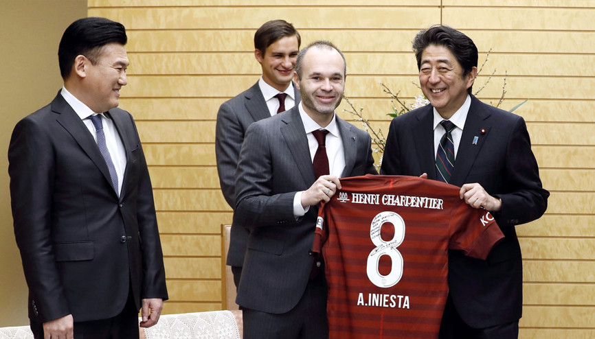 Iniesta, Japonya Başbakanı ile buluştu