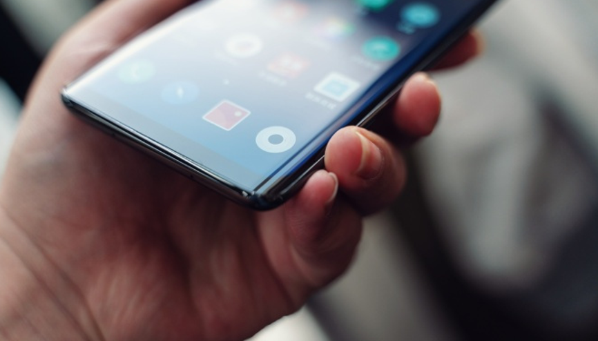 Çinliler yaptı, dünya böyle bir telefon görmedi