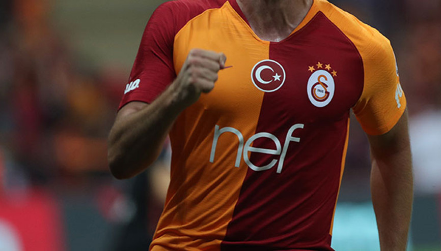 Galatasaray o golcüden de vazgeçti...