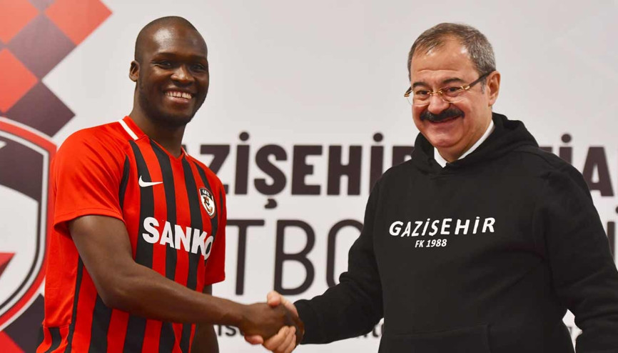 Moussa Sow imzayı attı