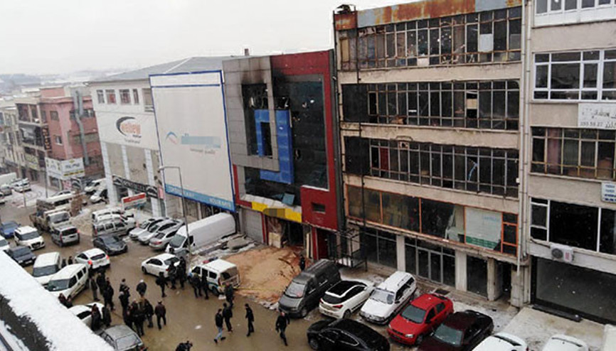 5 işçinin öldüğü mobilya fabrikası yangınında iş yeri sahibi tutuklandı 5 işçinin öldüğü mobilya fabrikası yangınında iş yeri sahibi tutuklandı