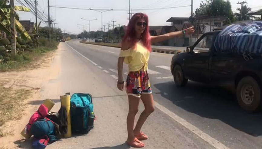 Leyla Bilginel otostop ile Uzakdoğuyu geziyor