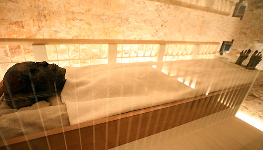 Mısır Firavunu Tutankamon yeniden lahitinde