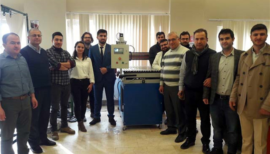 Mezun oldukları okula ürettikleri makineyi bıraktılar