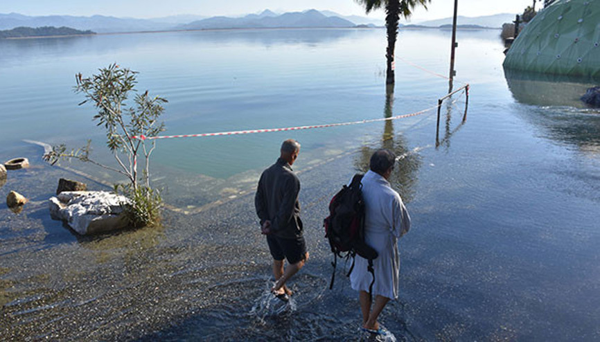 Köyceğiz Gölü taştı... Kaplıcalar, tesisler sular altında kaldı