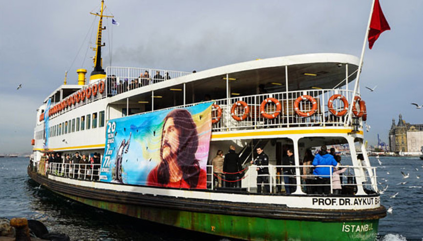 Adım atacak yer kalmadı Sevenleri Barış Mançoya koştu...