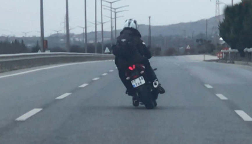 Tafikte akrobasi kameralara yakalandı