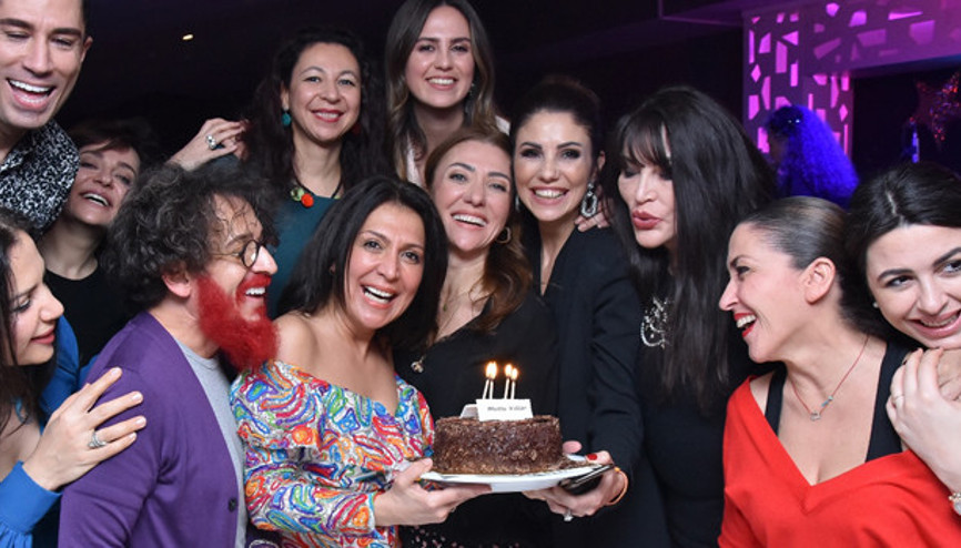 Dostları yalnız bırakmadı