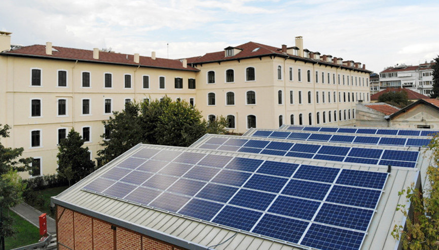 Elektriğini güneşten üreten lise