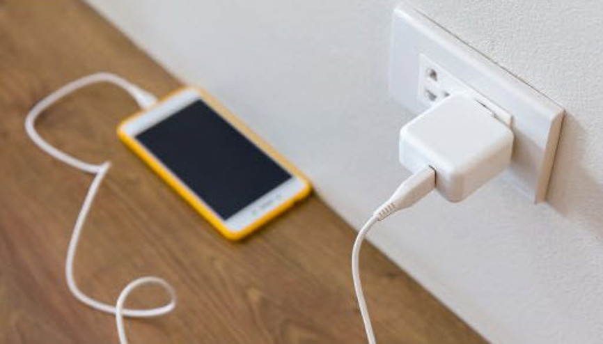 Appleın başı şarj adaptörleriyle fena halde dertte