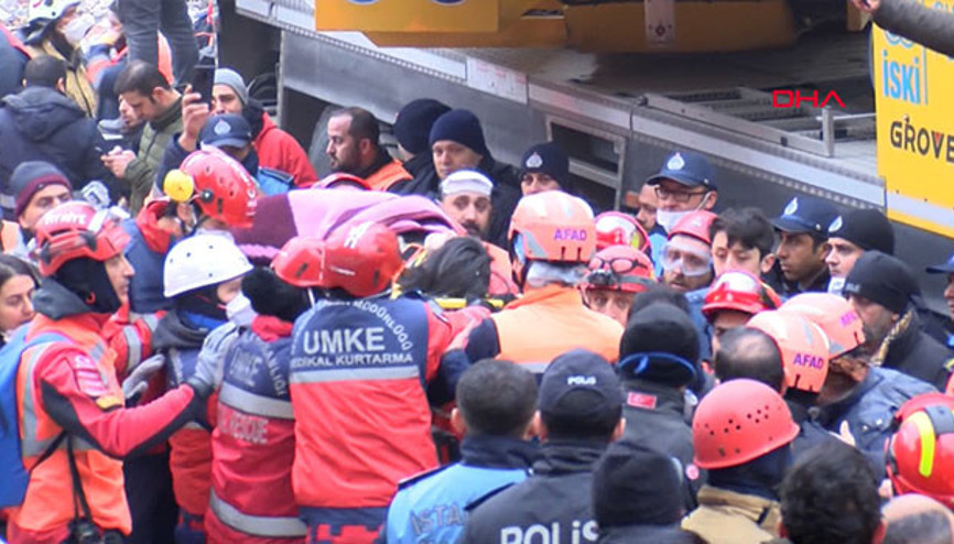 5 yaşındaki Havva enkazdan kurtarıldı