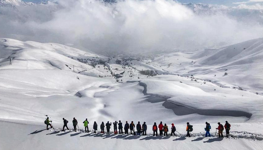 Hakkari’nin karlı dağlarına doğa yürüyüşü
